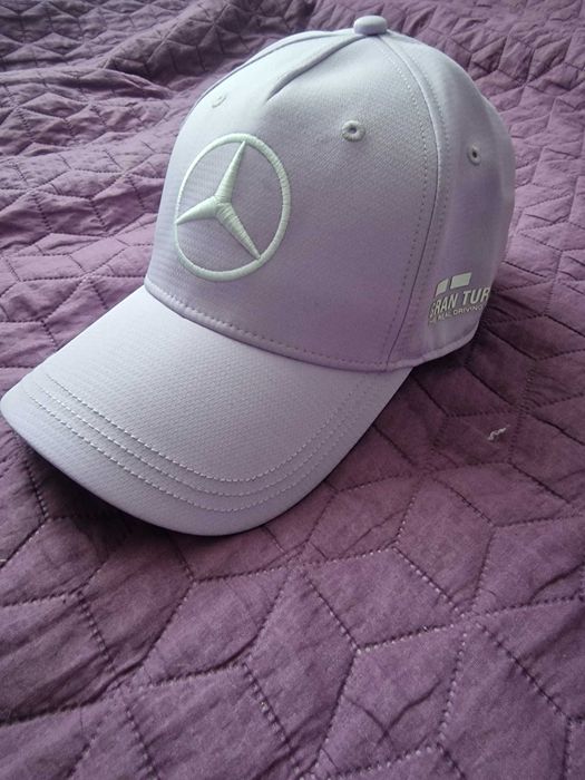 Летни на шапки 2 бр. Under Armour и Мерцедес на  Lewis Hamilton