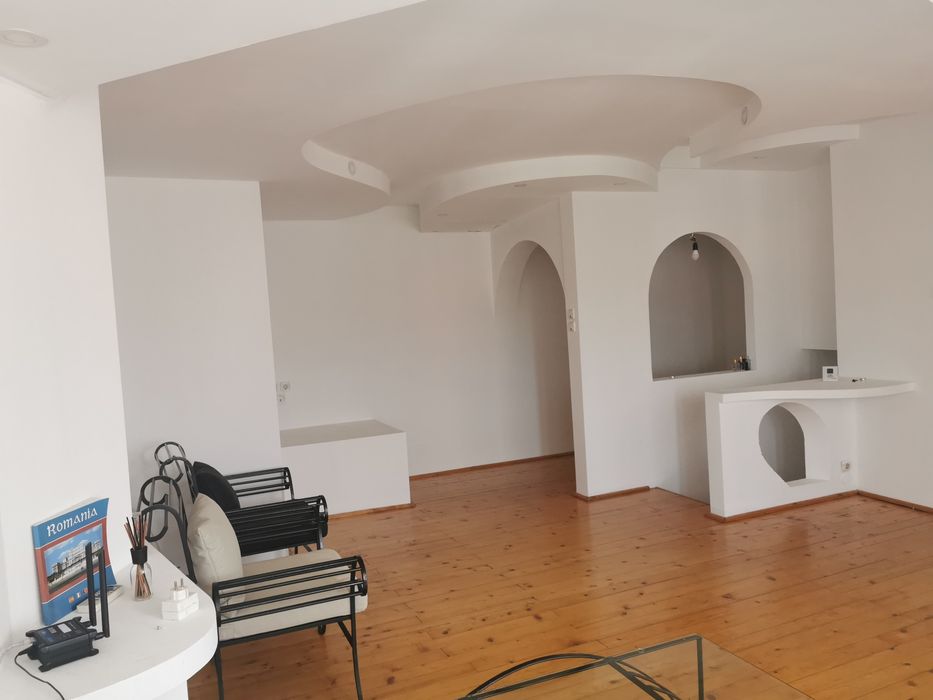 Închiriez apartament