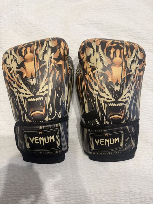 Чисто нови боксови ръкавици Venum Tiger 12oz + ПОДАРЪК Бинтове Venum