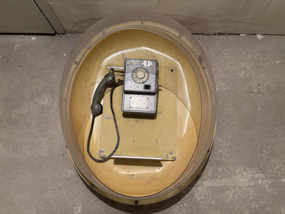 Уличен монетен телефон