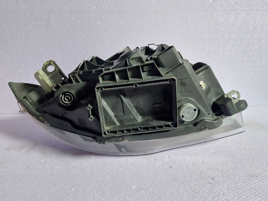 Far stanga Halogen BMW SERIA 1 E81 E82 E87 E88 AUTO CU VOLAN STANGA
