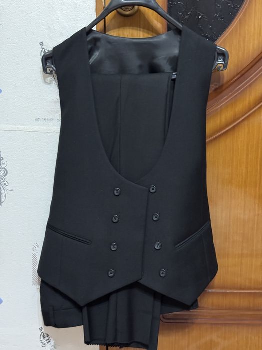 Костюм мужской тройка