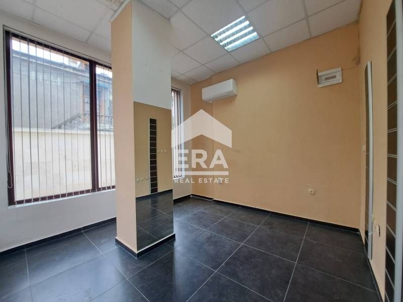 Дава се под наем Офис в Бургас, Център - 16 кв.м за 204 € - Снимка #2