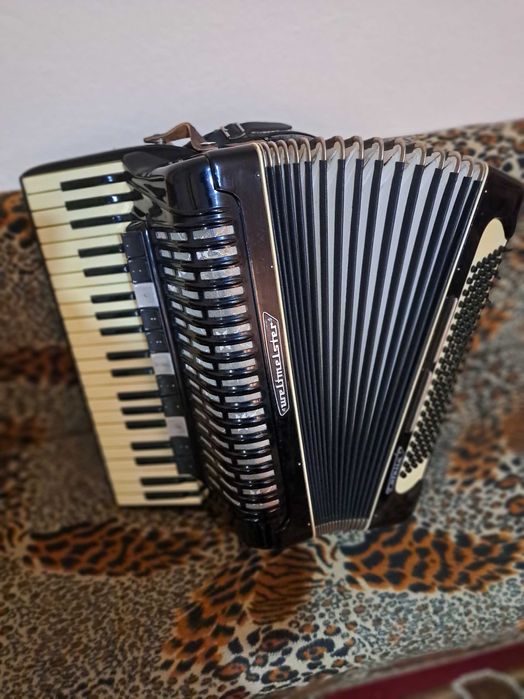 Продавам акордеон 120 баса