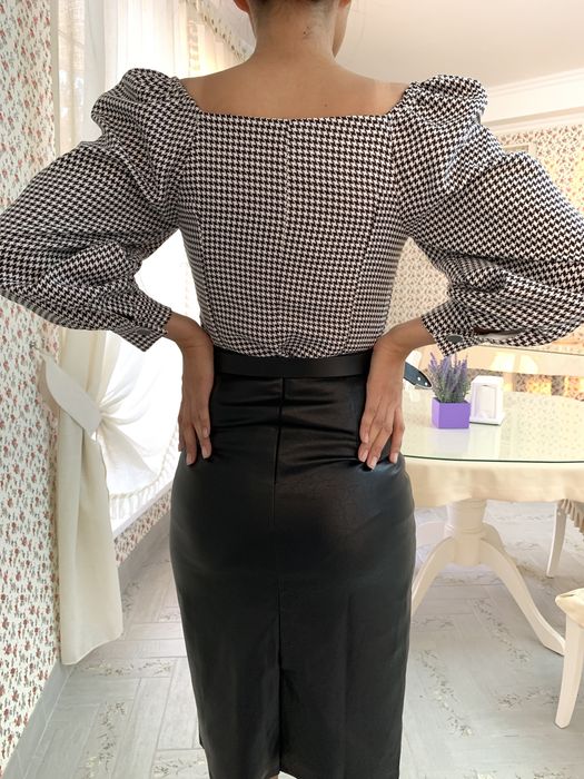 Блуза с объемным рукавом