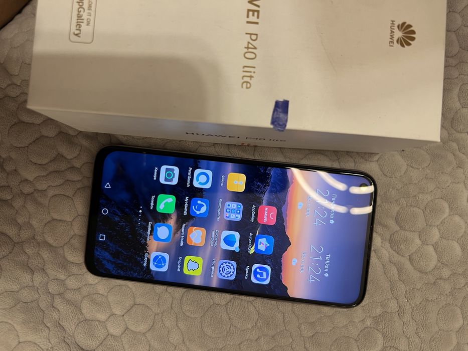 Продам сотовый телефон марки Huawei P40Lite