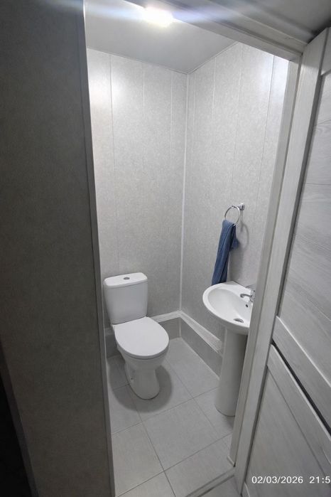 Parkent bozori yonida, 3 xonali kvartira sotiladi, 4-qavat