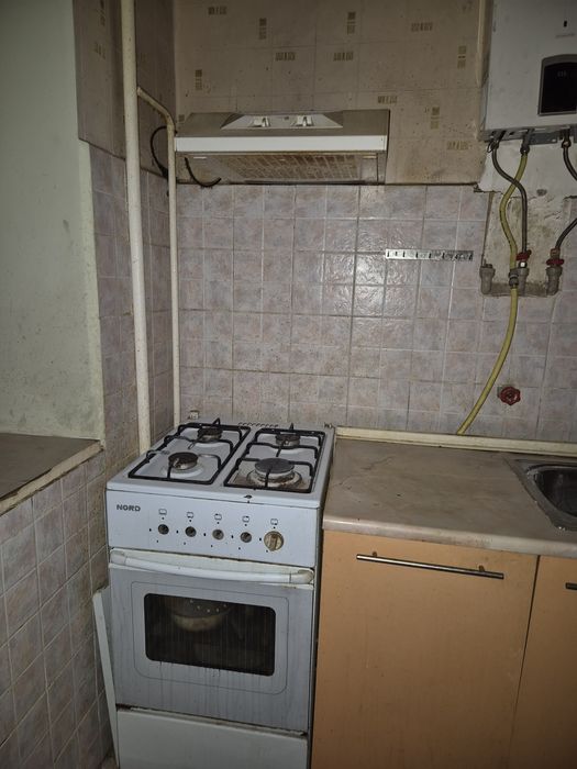 Газовая плита  с вытижкой