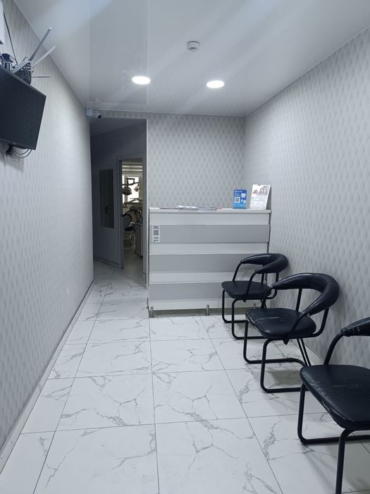 Максим горький 1- ЛИНИЯ СРОЧНО  продам нежилое помещение