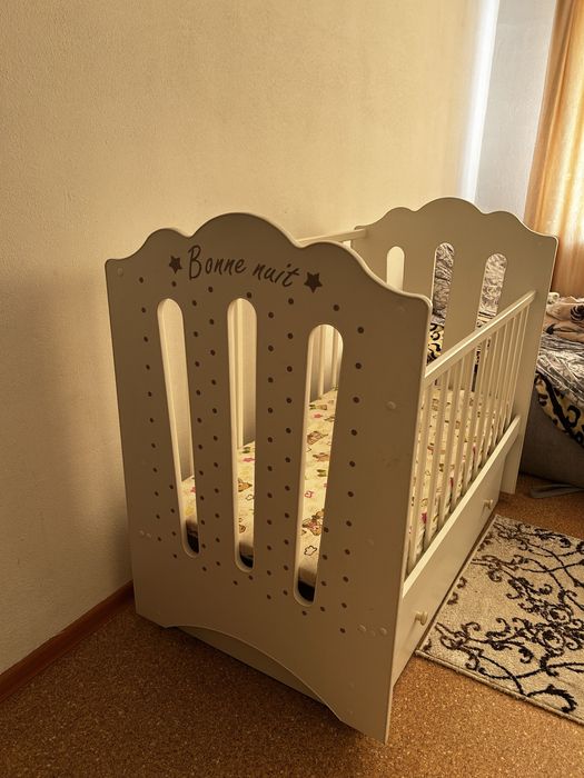 Продам кроватку  маятник