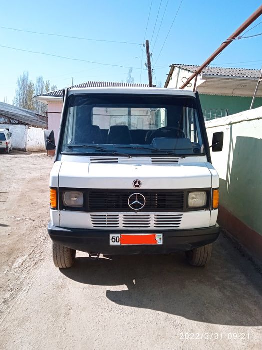 Мерседес Бенз 208д