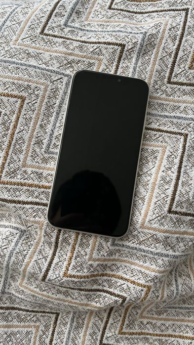 Продам айфон 11