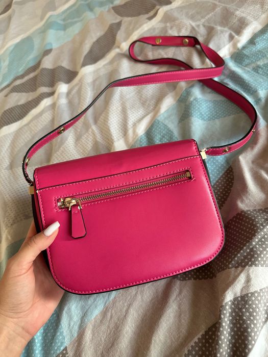 Дамска розова чанта guess hensely