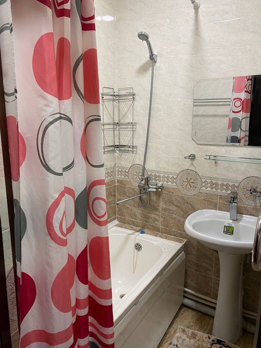 Продается своя 1 комнатная квартира переделанная в 2 в центре города