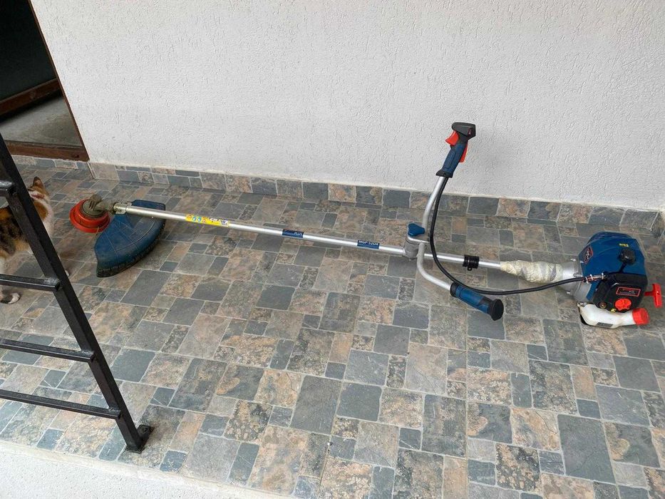 Motocoasa pe benzină