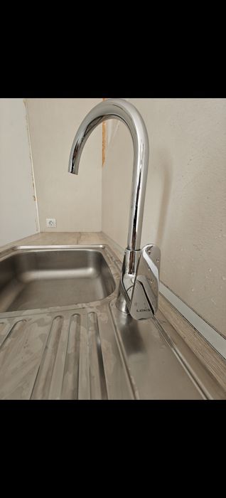 Кухня дължина 310 ,с мивка,смесител ,плот,гръб и абсорбатор