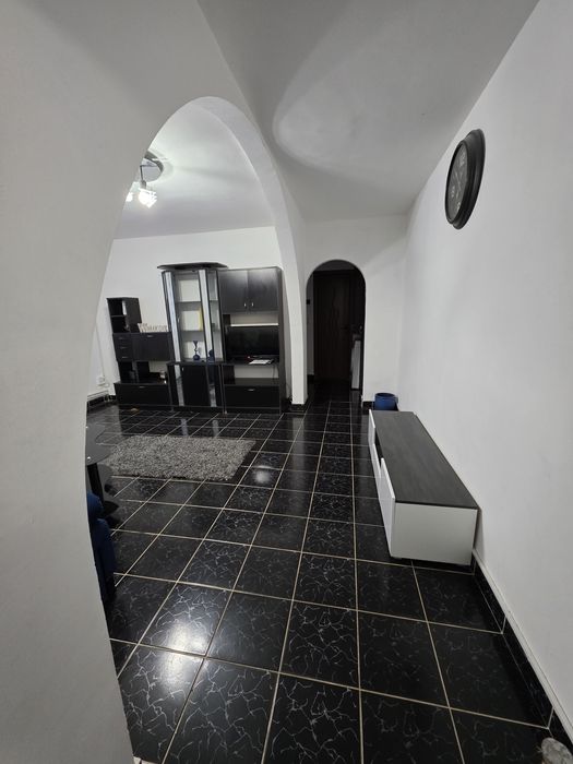 Inchiriez apartament