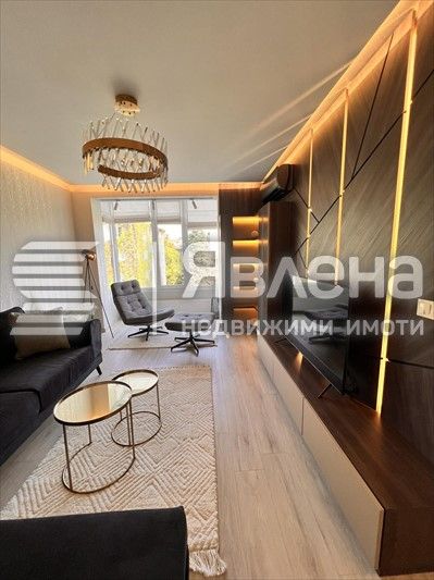 Дава се под наем Двустаен апартамент в София, Докторски паметник - 60 кв.м за 1300 € - Снимка #1