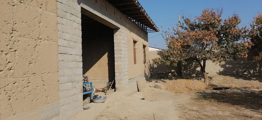 Срочно уй сотилади 6 сотихли 6 хонали вариантлар бор килишамиз