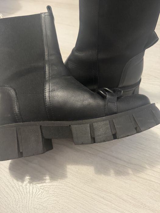 Боти тип челси с дебела подметка