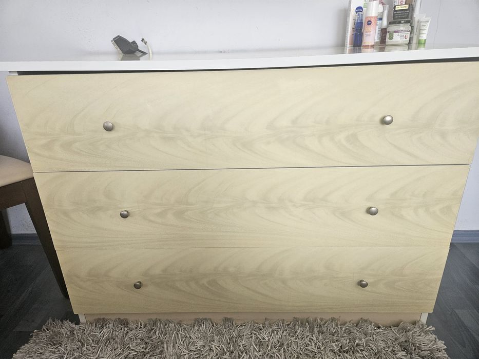 Продавам обзавеждане за спалня