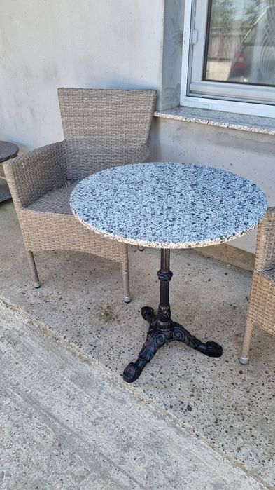 Masa cafea din granit si fontă