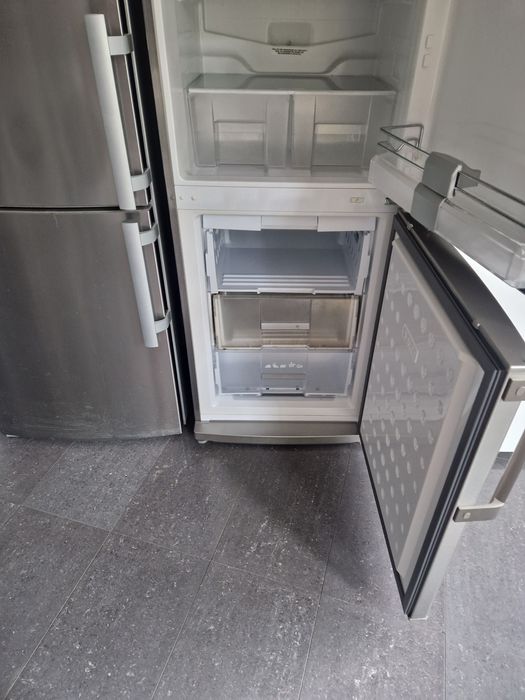 Хладилник с фризер Gram A++