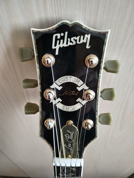 Продам электрогитару