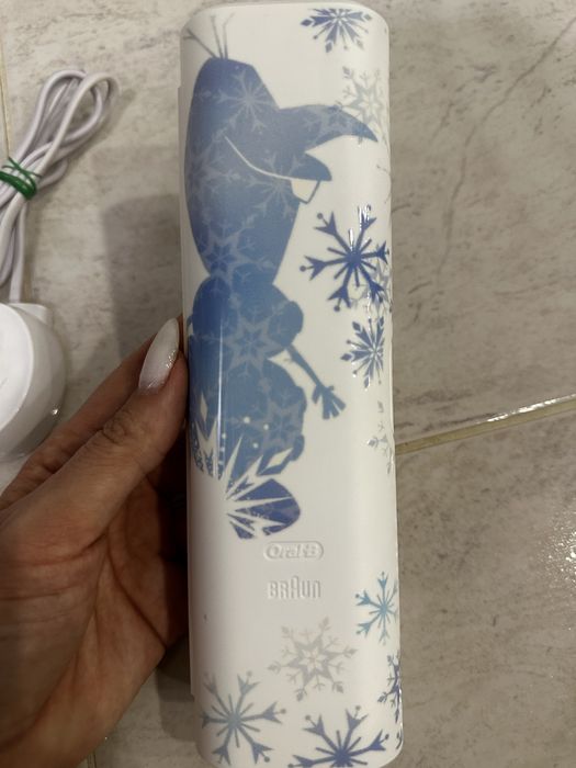 Електрическа четка за зъби Oral-B