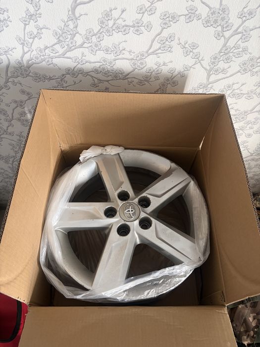 Продам диски на камри r 17 комплект