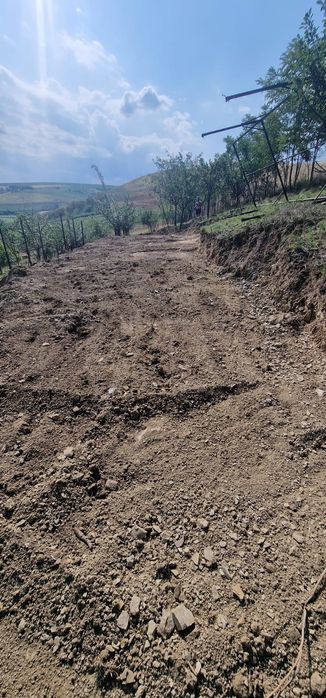 Închiriez Miniexcavator