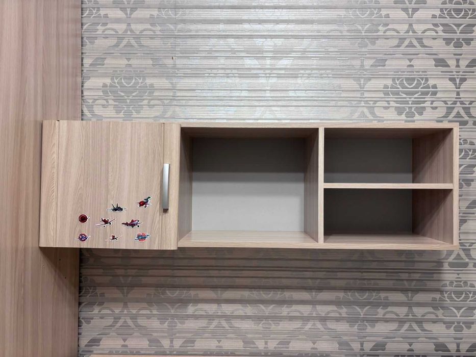 Продам комод с полкой