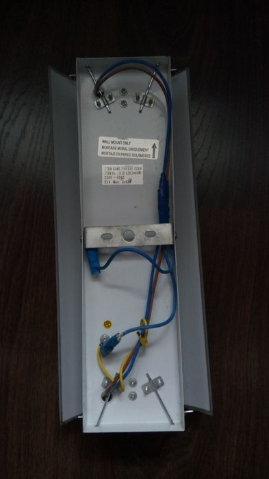 Продам светильник настенный