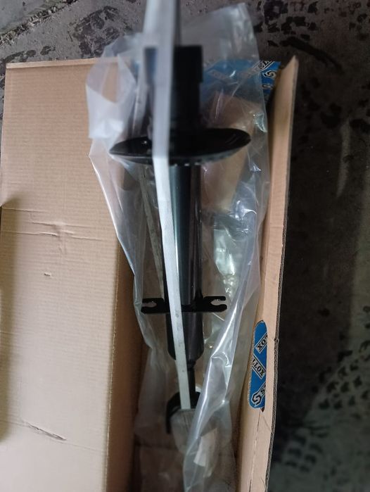 Продам амортизаторы от Ауди а 8 д 2