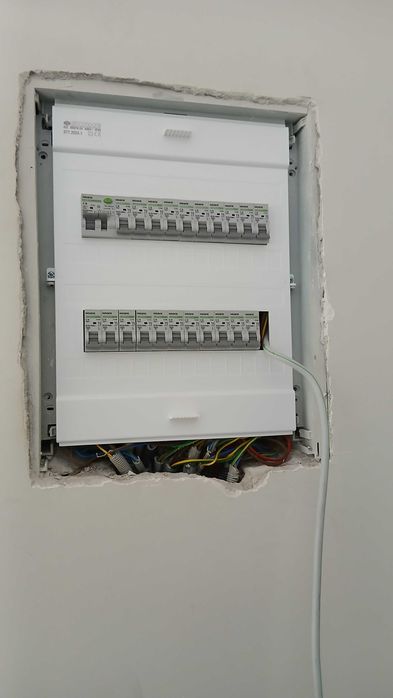 Electrician -  Bistrita. Instalatii si reparații electrice