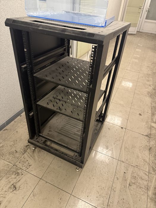 Продам серверные шкафы