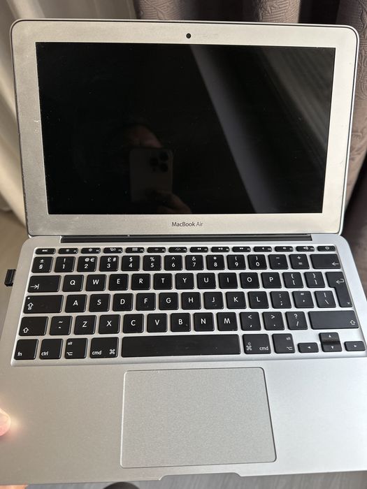 MacBook Air 11” Early 2015 | Intel i5 | Ideal pentru Office, Internet, Facultate