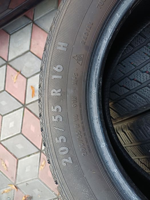 Vând 4 anvelope de iarna 205 55 r16 POINT'S by Continental foarte bune