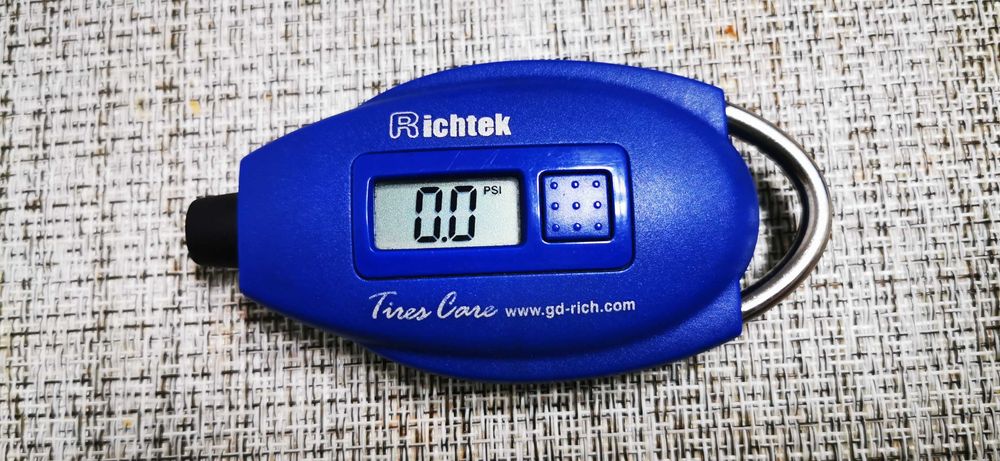 Manometru Auto digital pt. verificat presiunea din anvelope (PSI BAR)