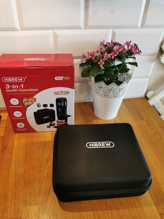 Продавам преносима кафе машина 12/220v Hibrew