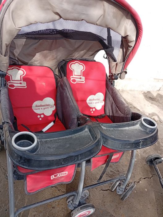 Egizak kolyaska sotiladi. Holati yaxshi