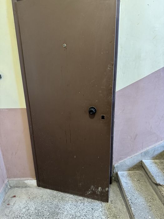 Продавам Метална врата