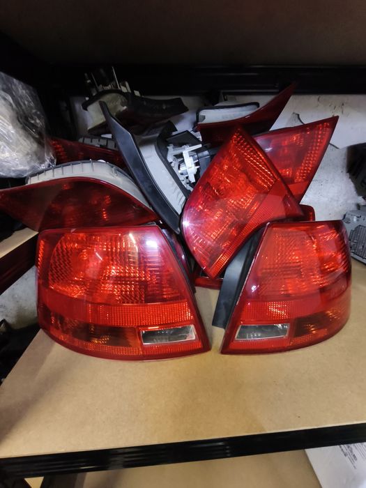 Задни външни/вэтрешни стопове за Ауди А4 Б7 (комби/седан)