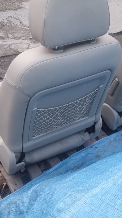 Сиденья передние на Subaru Outback  .