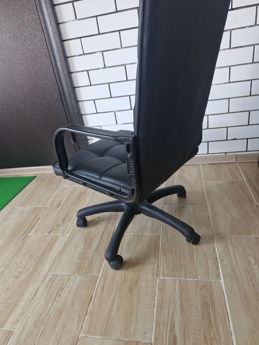 Кресло для компьютерной игры б/у.