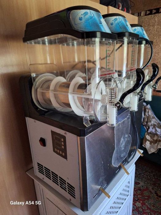 Продаётся аппарат для приготовления слаша (Slush Machine ) на 3 вкуса.