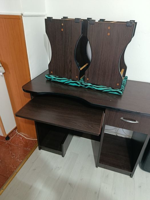 Birou + doua tamburele