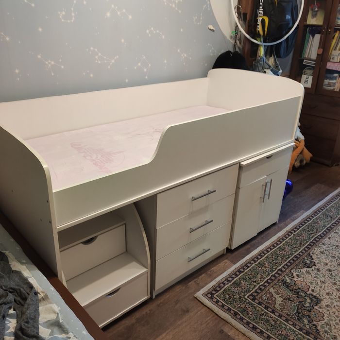 Кровать подросковая.