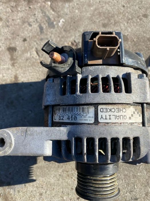 Alternator VOLVO S40 V50  36002575 30667072 30795495 30795497