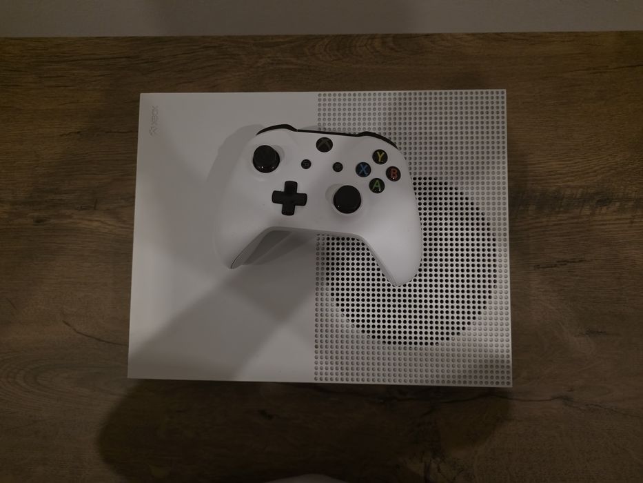 Xbox ONE S, 3 jocuri, 2 manete
